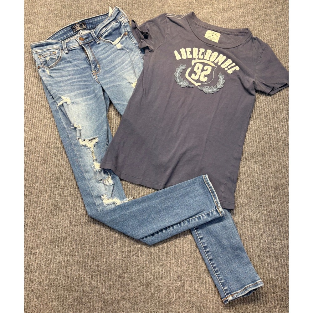 Abercrombie & Fitch Women Navy Distressed Graphic T-Shirt Size M 92 Crest
